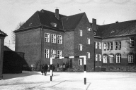 Klaus-Harms-Schule - Schulhof - Foto: Manfred Rakoschek (1968)