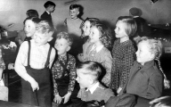 10. April 1956 - Uwe, Jürgen, Hans-Jörgen, Dagmar, Marianne, hinten: Thies