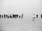 Amrum 1963 - Teilnehmer und Publikum zittern vor Kälte.