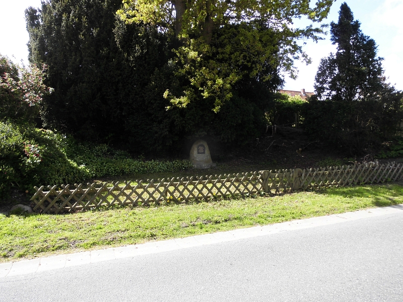 Gedenkstein in Mehlby - Foto: Michaela Bielke (17.05.2015)