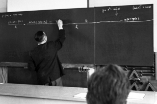 Klaus-Harms-Schule - Oberstudienrat Fritz Reinhardt (1967) - Foto: Manfred Rakoschek