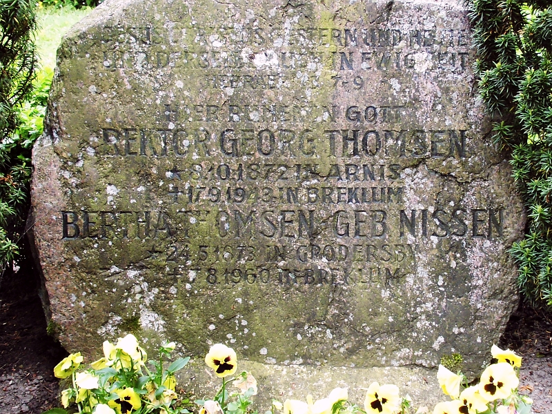 Grab von Georg und Bertha Thomsen in Arnis - Foto: Michaela Bielke (14.06.2015)